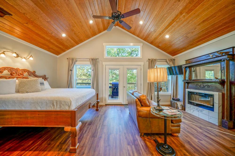 King Room with Mountain View interior
